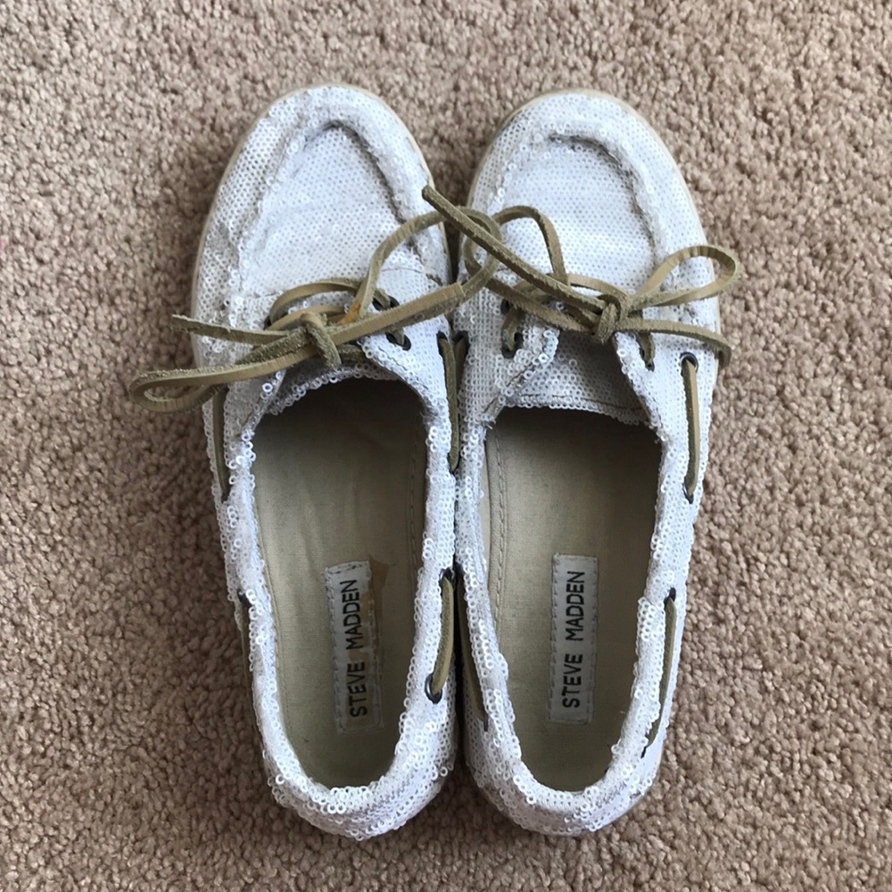 Steve Madden boat shoes from buckle